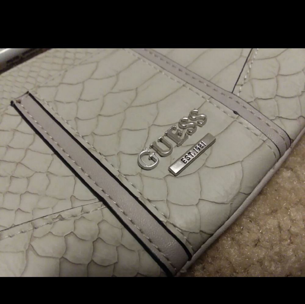 Guess Wristlet